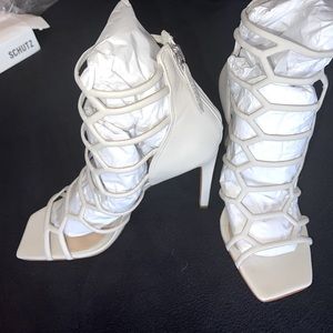 Schutz Julianna 8.5 Pearl BNWB and dust bag